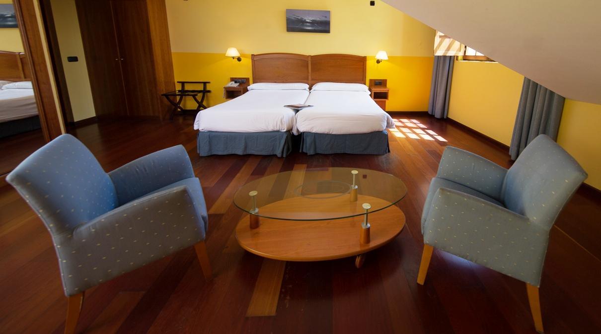 Hotel Aroi Bierzo Plaza Ponferrada Exterior foto