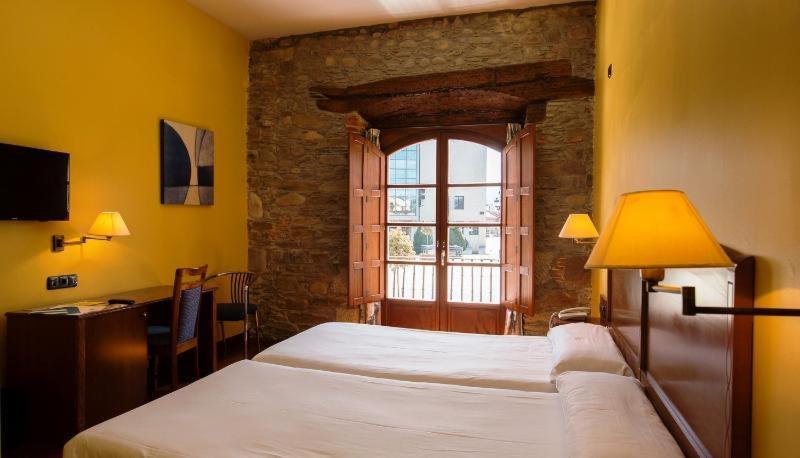 Hotel Aroi Bierzo Plaza Ponferrada Exterior foto