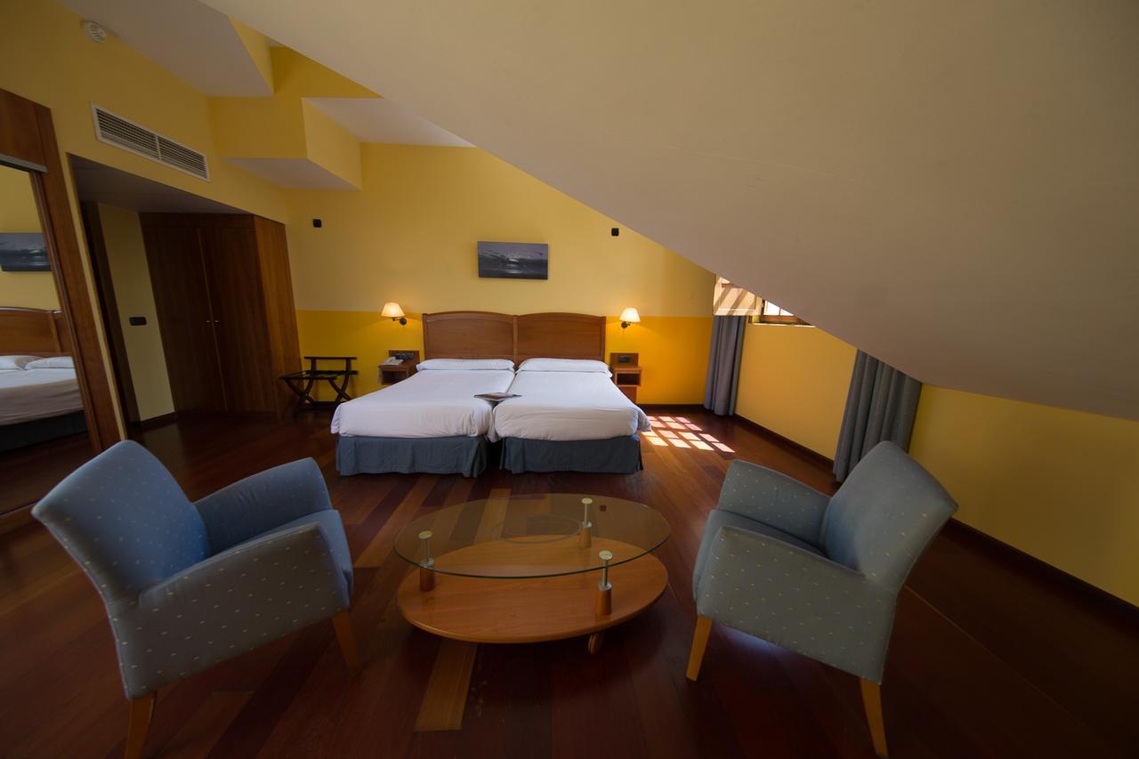 Hotel Aroi Bierzo Plaza Ponferrada Exterior foto
